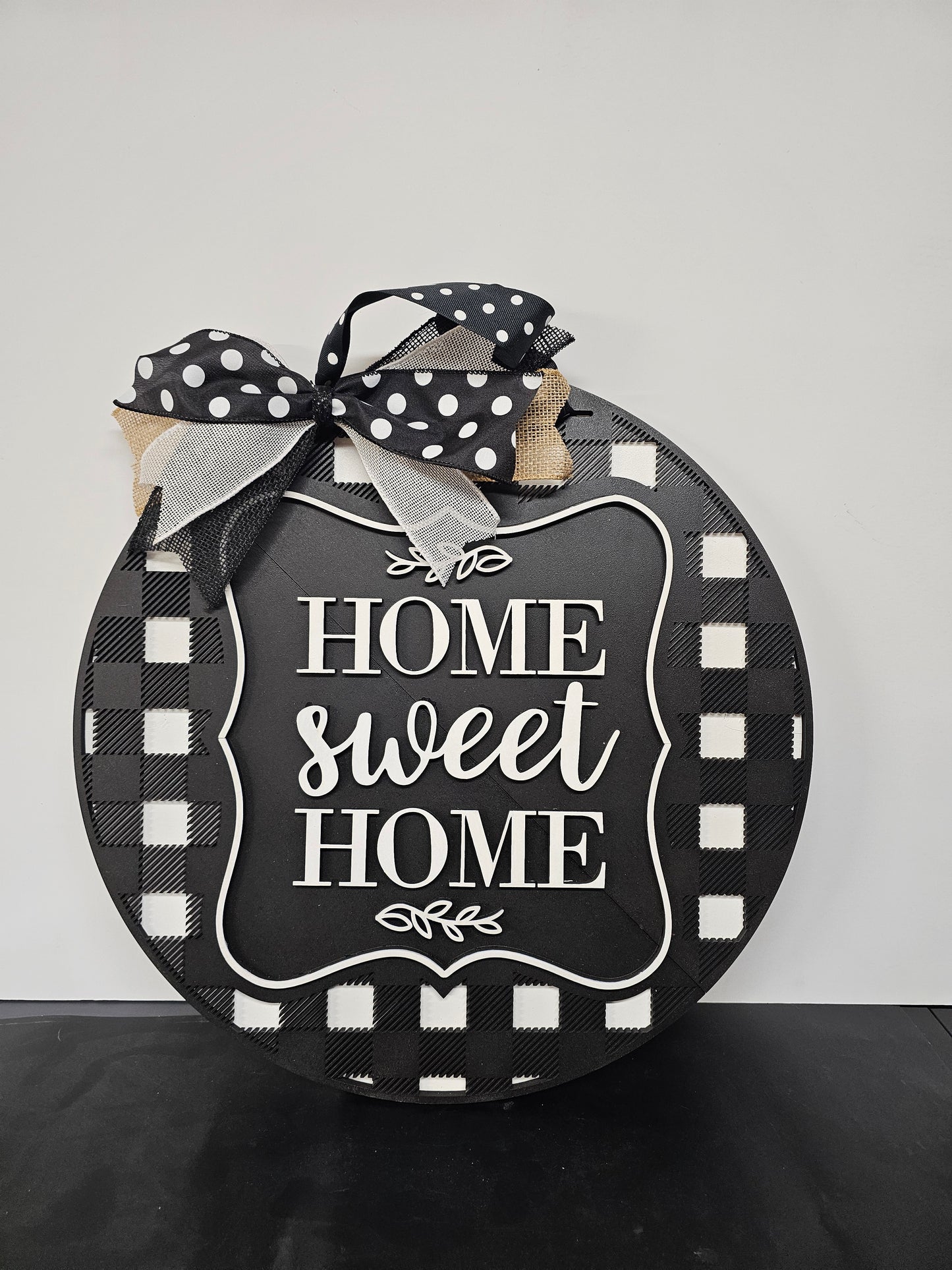 Home Sweet Home 18in black and white plaud sign