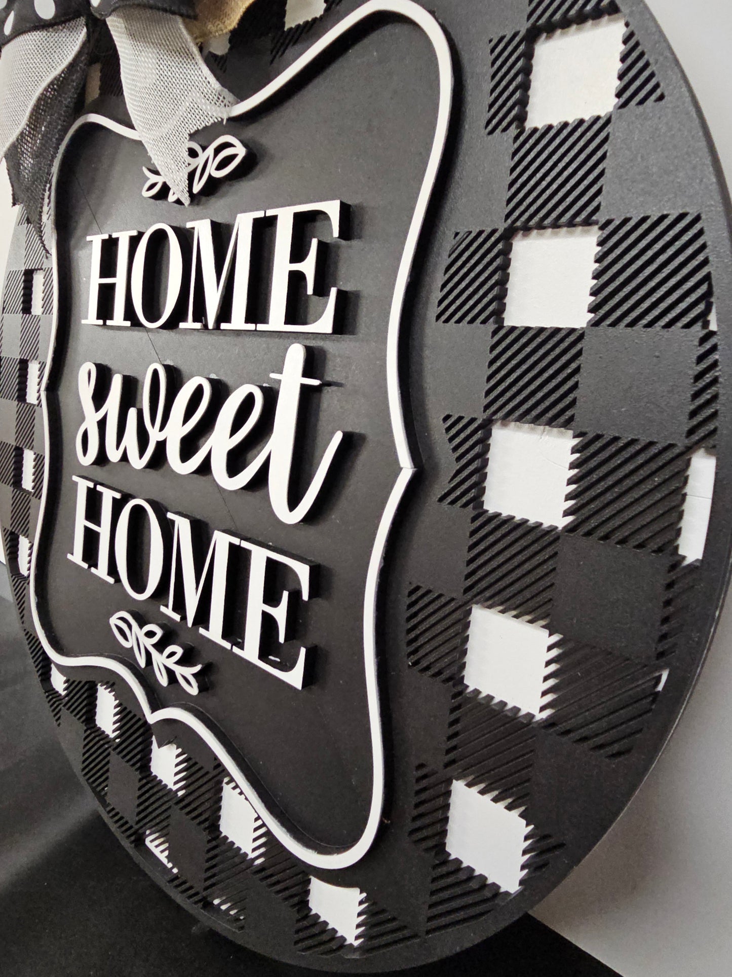Home Sweet Home 18in black and white plaud sign
