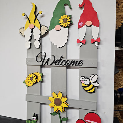 Gnome fence porch welcome leaner